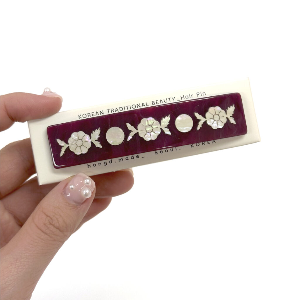 Barrette florale en nacre – Collection MU:DS