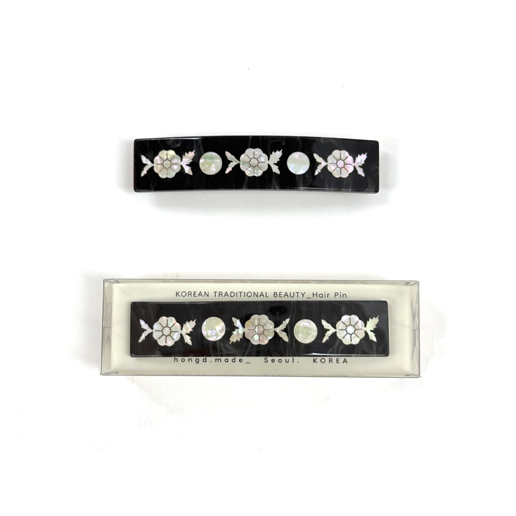 Barrette florale en nacre – Collection MU:DS