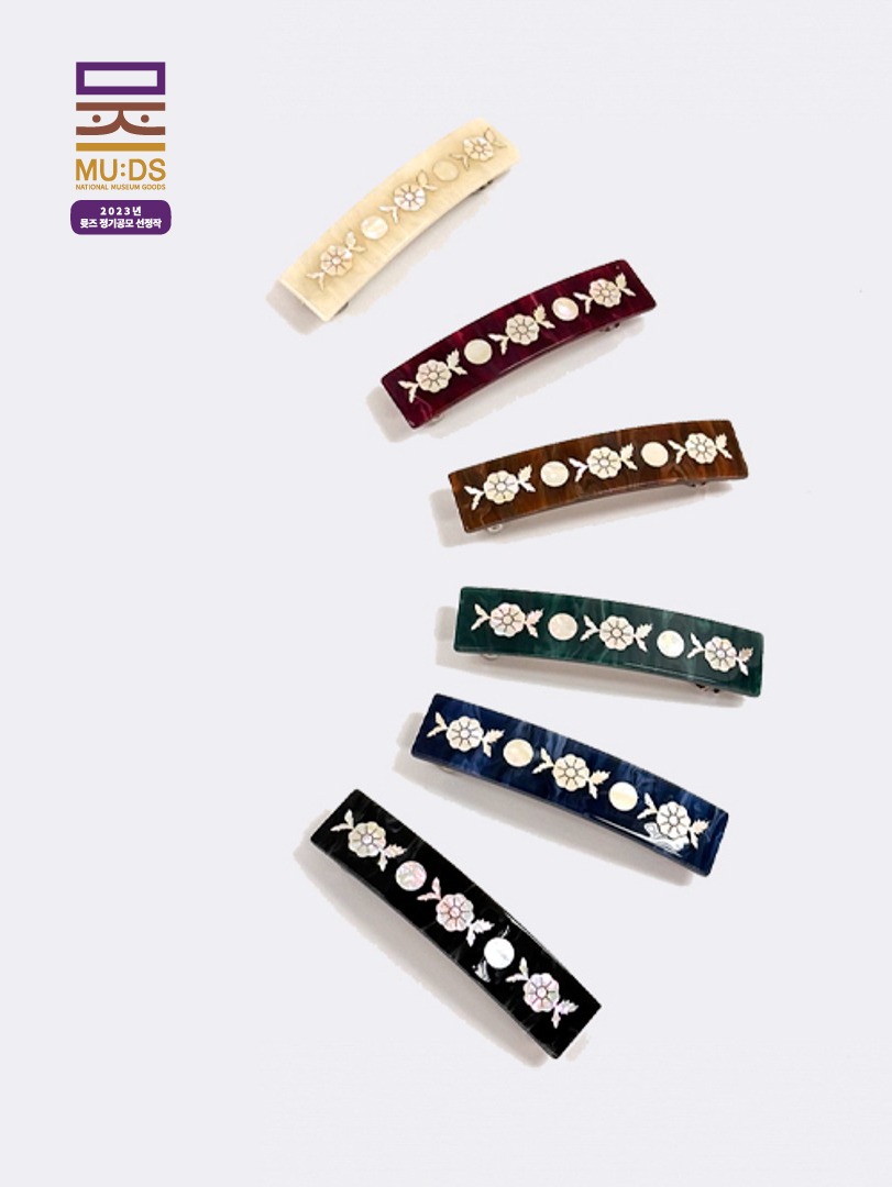 [hong] Barrette florale en nacre [Collection MU:DS] – Image 1