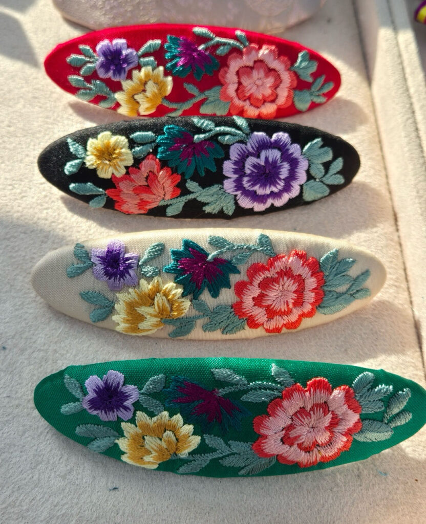 Barrette brodée – Assi