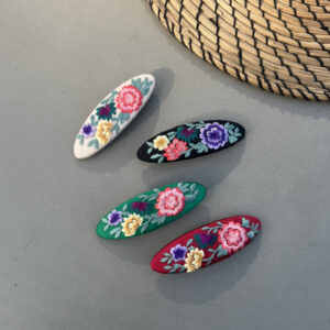 [hand+] Barrette brodée – Assi